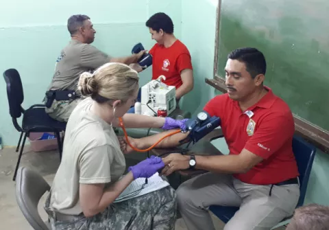 Gira de salud del Comando Sur en Antón incluyó optometría y terapia física