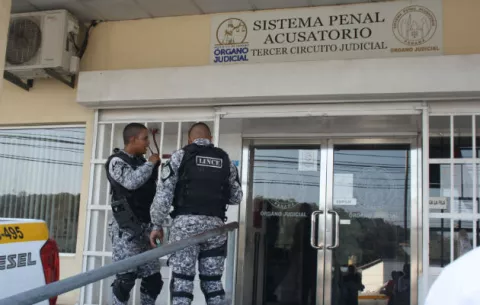 Dos extranjeros son condenados a 216 meses de prisión por droga en P. Oeste 