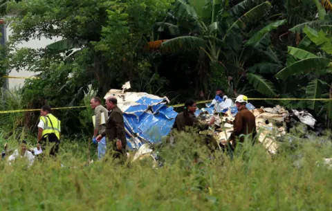 Recuperan una caja negra "en buenas condiciones" del avión accidentado