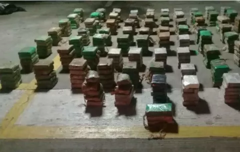 Descubren 378 paquetes de cocaína en Costa Abajo de Colón