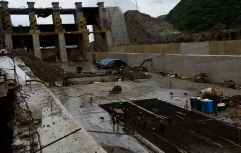 Evacúan a trabajadores de hidroeléctrica colombiana 