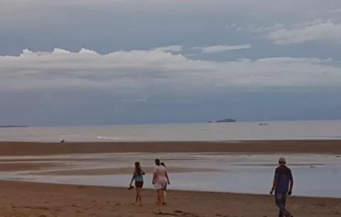 Avioneta cae al mar y su piloto vive para contarlo