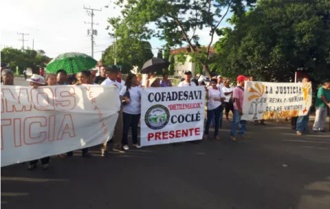 ¡Lamentable! Envenenados por el jarabe cierran vía en Penonomé