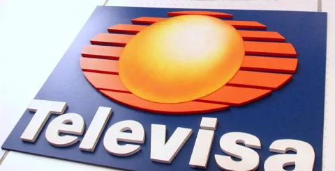 Televisa despide a un periodista por difundir tuit violento contra López Obrador