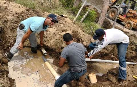 Residentes  de Agua Buena exigen suministro de agua potable