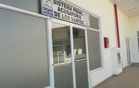 Doctora deberá pagar 200 días multas por poseer marihuana en Macaracas