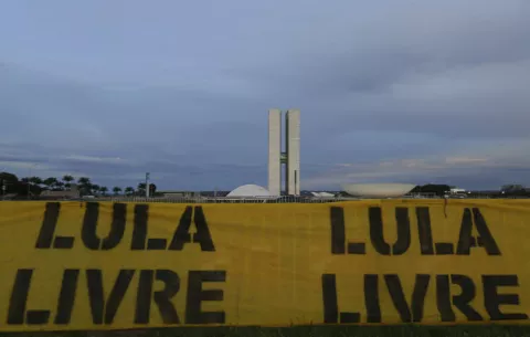 Expresidente Lula recibe revés judicial, le niegan la libertad