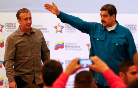 Maduro estudia la liberación de los "presos políticos" y pide "unirse por la paz"
