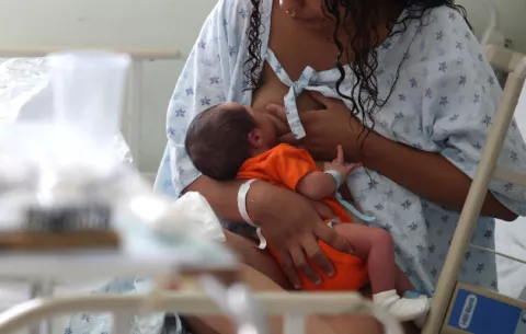 En México tres de cada diez madres son jóvenes y solteras 