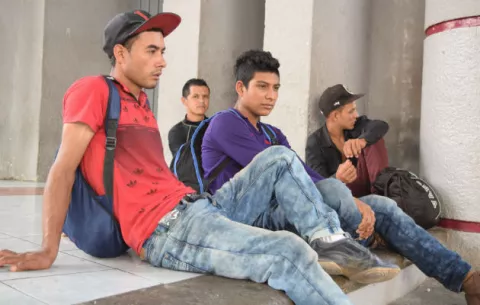 EE.UU. recibe nuevos pedidos de asilo de madres y niños