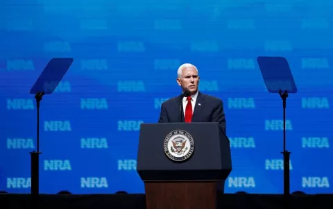 Pence pide a Maduro que suspenda las elecciones "falsas" del 20 mayo