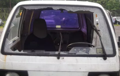 Muere en Gualaca al salir lanzado por el parabrisas de un microbús  
