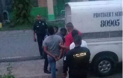 Capturan a mujer y otro involucrado por robo en casa de Las Cruces