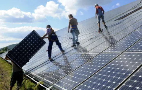 Cobro por uso de paneles solares atenta contra ahorro del consumidor