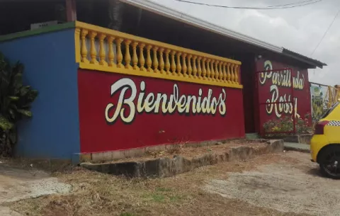 Trío de asaltantes roban en parrillada de La Chorrera y cae un cliente herido