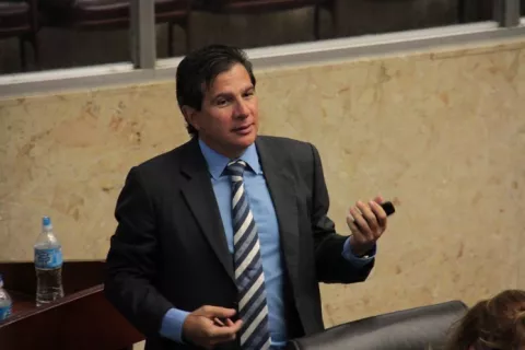 Contralor suspende pago de planilla 080 a 'Popi' Varela y a otros