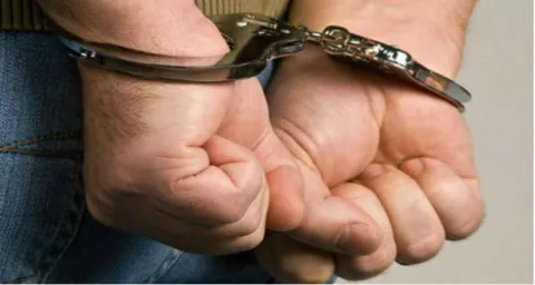 Ordenan arresto de hombre que abusó sexualmente de su hijastra