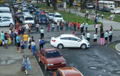 ¡Preocupación! Colegio El Buen Pastor protesta por aguas estancadas