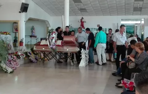 Dan último adiós a víctima de accidente en el Puente de las Américas