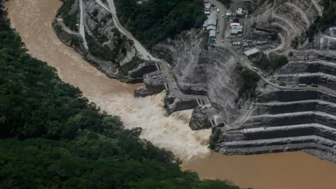 Máxima alerta ante el temor de una ruptura de represa en Colombia