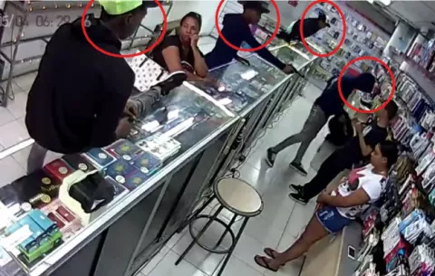 [VIDEO] Roban local en Calidonia a plena luz de día