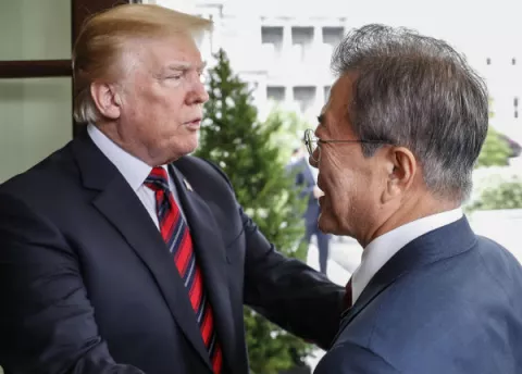 Trump pone condiciones que podrían retrasar la cumbre con Kim Jong-un
