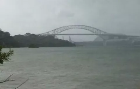 Detención para conductor involucrado en choque en Puente de las Américas
