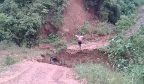 Deslizamientos de tierra  afectan caminos en Calobre