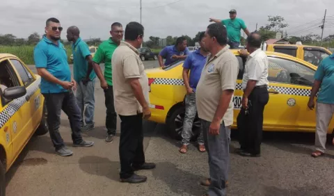 Taxistas, disgustados