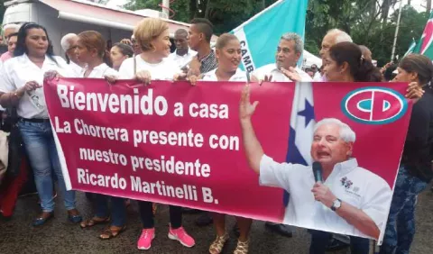 Espontáneo apoyo dan a expresidente