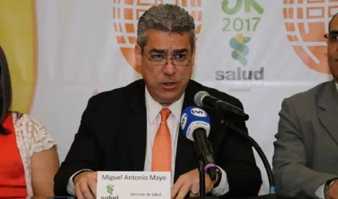Se querellan contra titular de Salud, Miguel  Mayo
