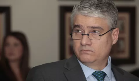 Confirman renuncia