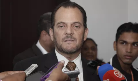 Contralor presiona con primeras denuncias a la AN