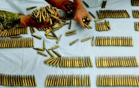 Destruyen en Colombia escondites donde las FARC tenían explosivos y armas