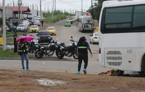 Hombre de 47 años muere en Burunga, al pasarle llanta de autobús