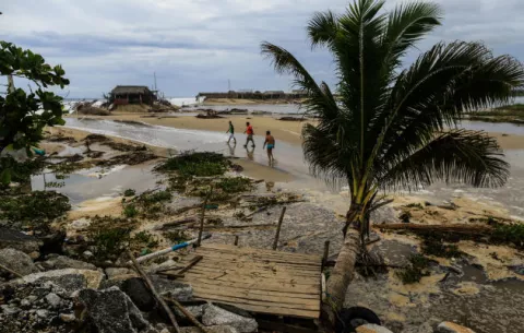 Huracán Bud deja daños y evacuados en estados mexicanos
