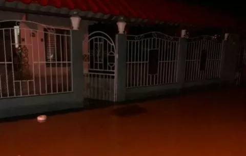 Inundaciones afectan a siete familias en la barriada Villa Verde, en Changuinola