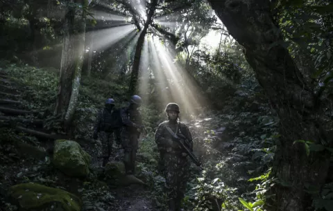 Cerca de 2.000 soldados del Ejército y la Marina cercan dos favelas de Río de Janeiro