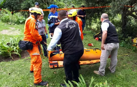 Encuentran con vida a estadounidenses que desapareció en el río Caldera