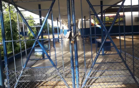 Docentes y estudiantes del colegio Victoriano Lorenzo extienden el paro