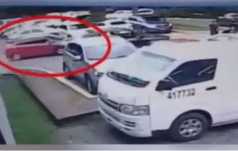 Sujetos llegan a la Unachi a robarse una laptop de un vehículo estacionado