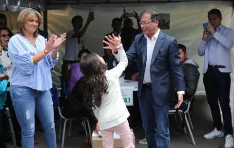 Santos felicita a Duque, vencedor de elecciones presidenciales en Colombia