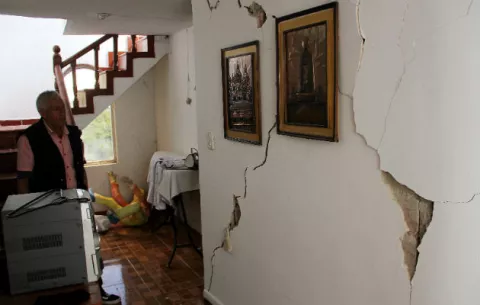 Dos sismos de magnitud 4,5 y 4,3 en Colombia dejan dos muertos