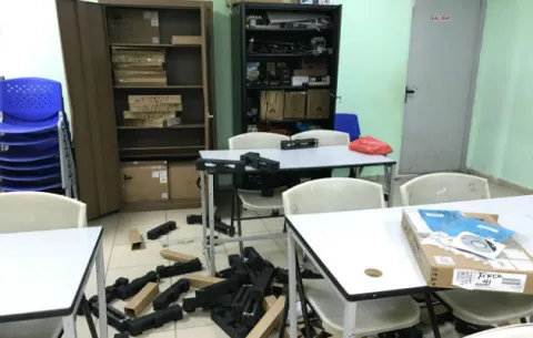 Golpean a celador de una escuela en Changuinola y se llevan 32 laptop