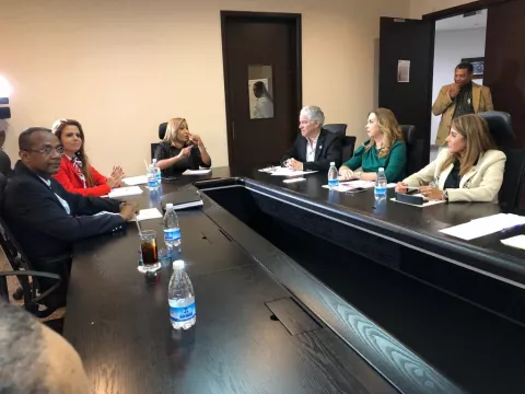 Empresarios rechazan que 'botellas' reciban pagos