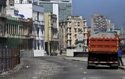 La Habana lucha por preservar el Malecón, su "cara" frente al mundo