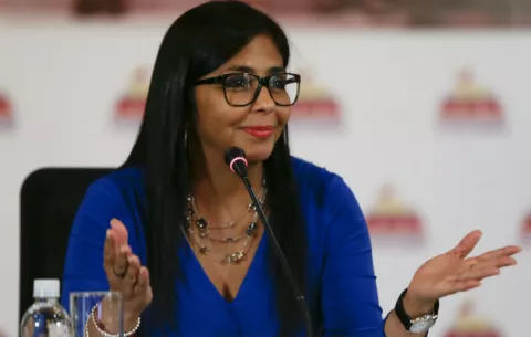 Maduro cambia su gabinete y coloca de número dos a Delcy Rodríguez