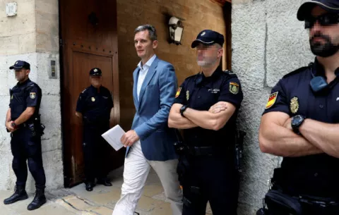 Iñaki Urdangarin, cuñado del rey de España, entra en prisión