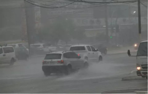 Lluvias con tormenta ocasionan inundaciones en la capital y Arraiján