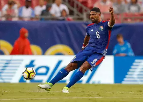 Thierry Henry consuela a 'Gavilán' Gómez 